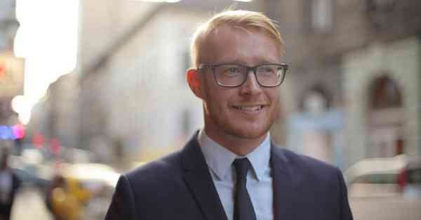 呼喊机器人属于智能机器人