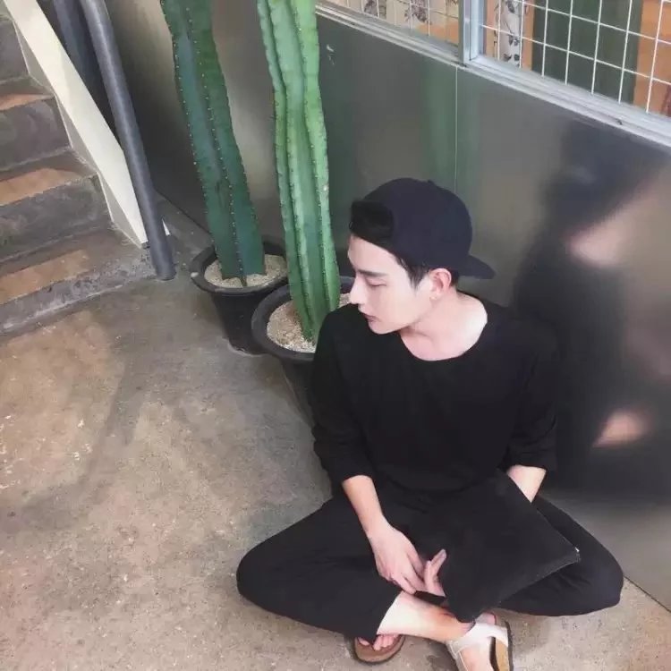 储莺咏诚