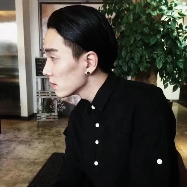 万言博坚